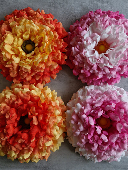 Vægblomst i orange crepepapir med LED lys – DIY kit inkl. materialer.