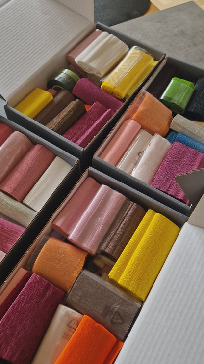 Mystery box med crepepaper og vejledninger.
